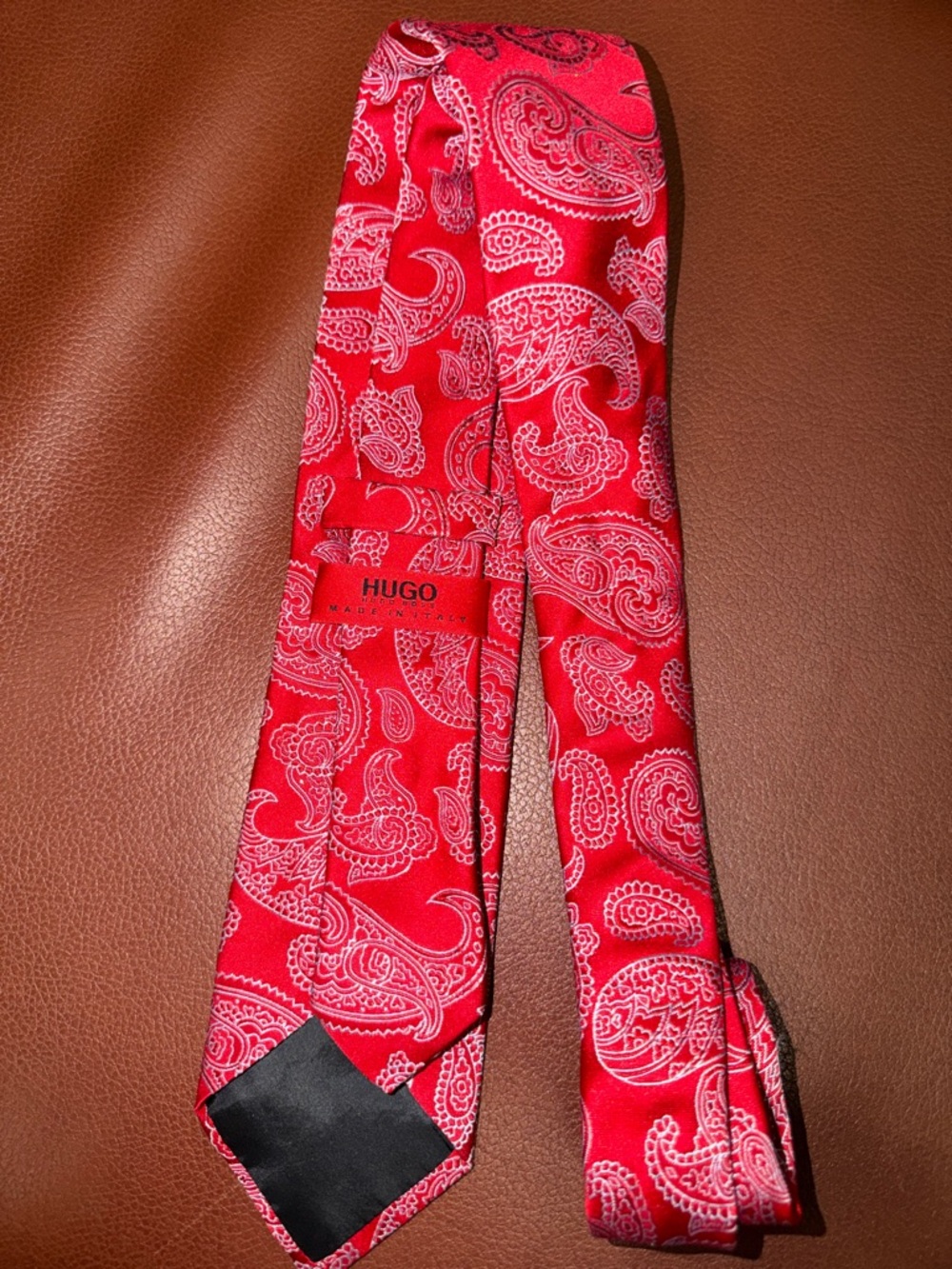 Hugo Boss Made in Italy Red Paisley Tie, 100% Silk, EUC - Picture 9 of 12